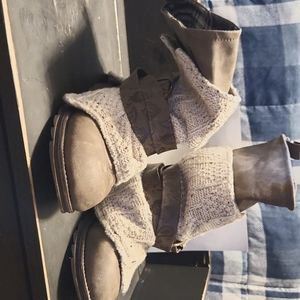 MUK LUKS Boots with nikki belt sz 8, taupe color